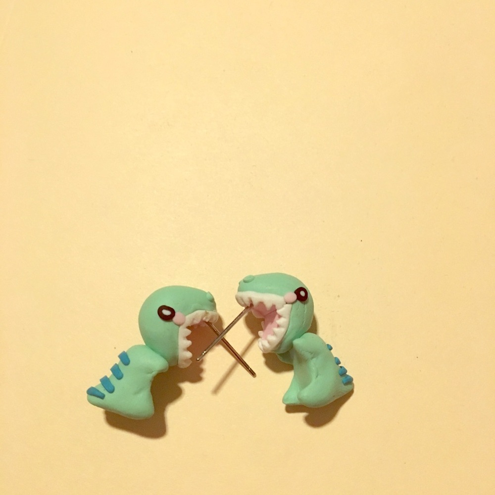 🌸Dinosaur 🦖 earring